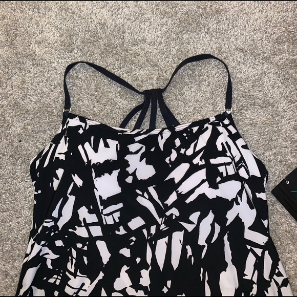 BRAND NWT Aqua Green Black & White Swim top sz M - Picture 5 of 15